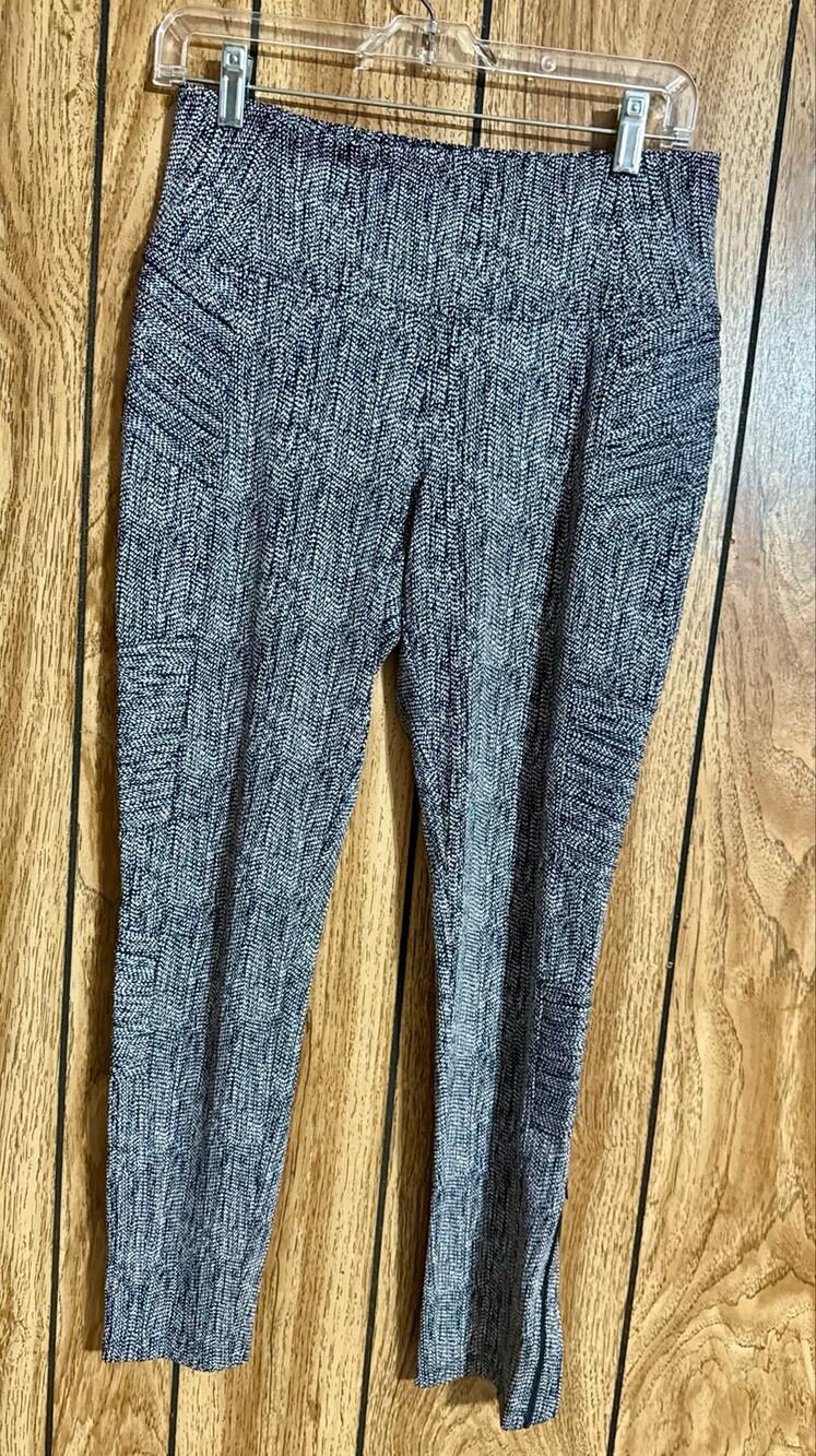 Gently Used Women’s Athleta Delancey Textured Moto Tight Legging Size Medium